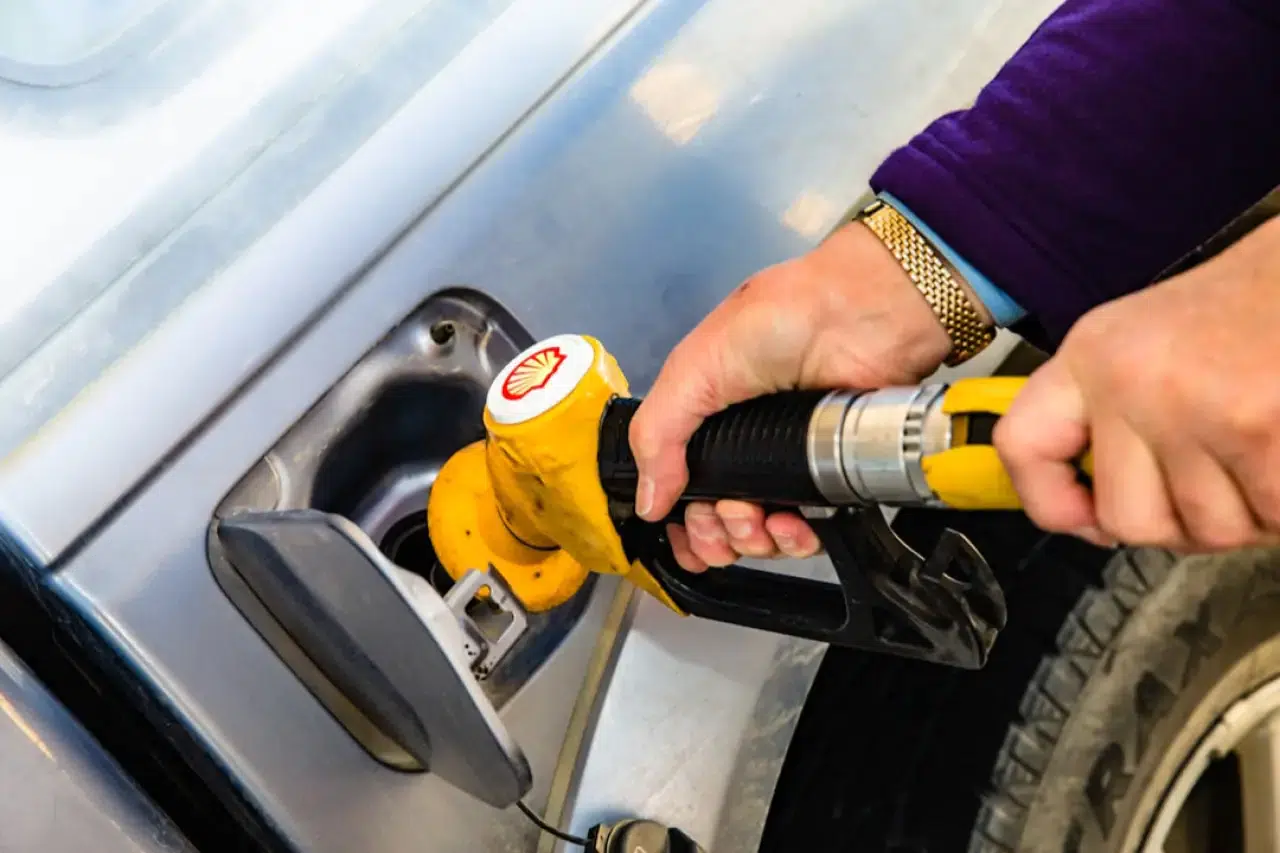Benzine bir zam daha: Fiyatlar gece yarısı değişti