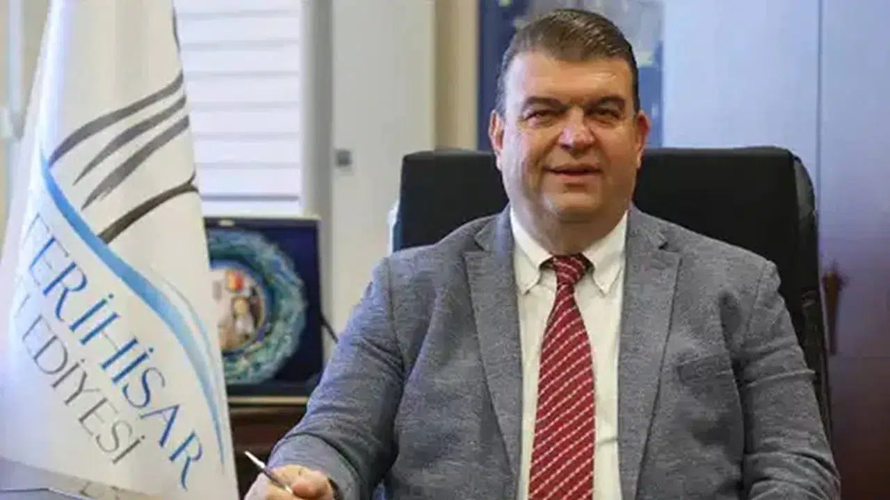 Tutuklanan Seferihisar Belediye Başkanı'na bir şok da bakanlıktan geldi: Görevinden uzaklaştırıldı
