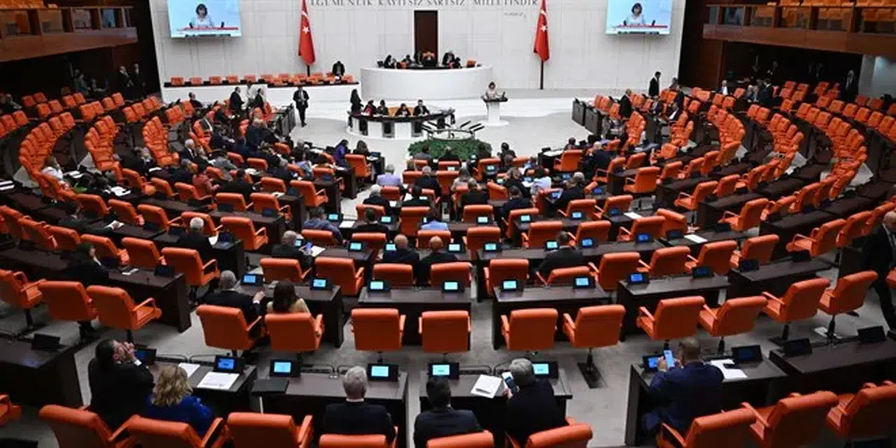 TBMM Genel Kurulu'nda siyasi partilerin oturma düzeni değişti