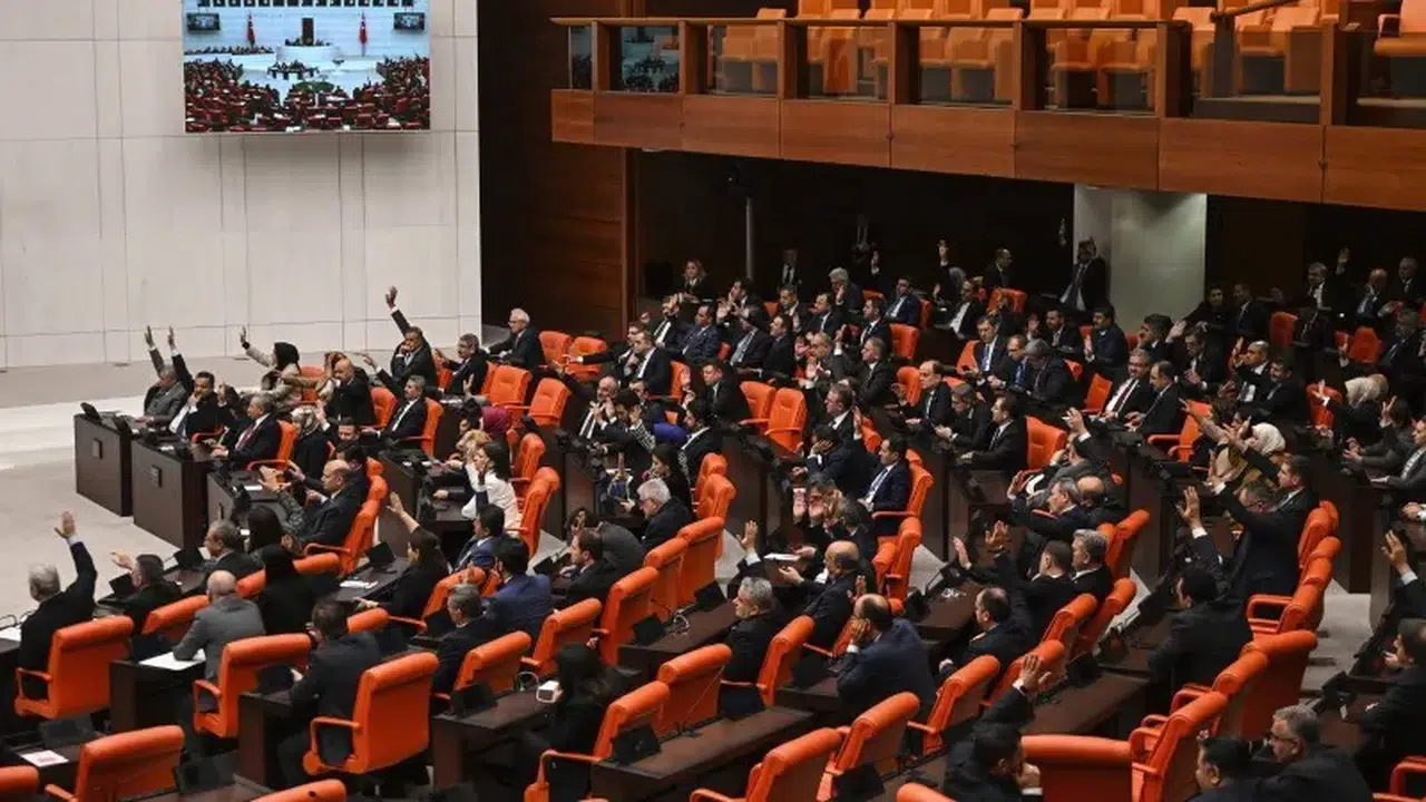 Çerçeve yasa ekim ayına kaldı AK Parti ile DEM Parti temasları sürüyor