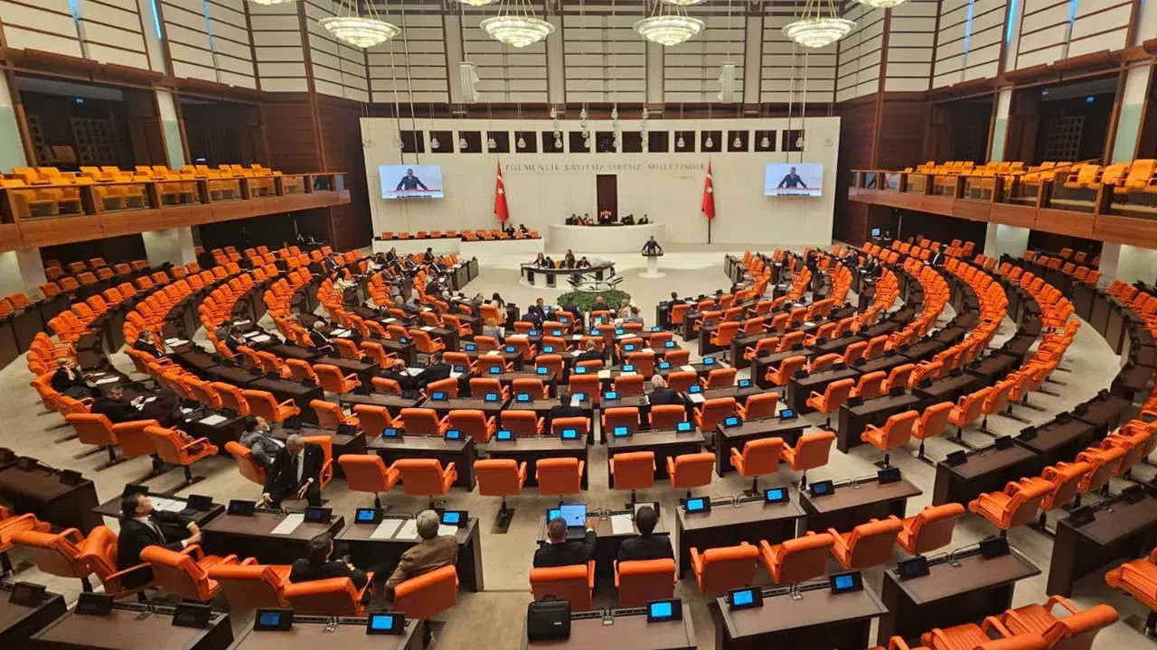 Meclis'te Gergin Anlar: AK Parti ve MHP'nin Reddiyle KKTC Önergesi Düşürüldü!