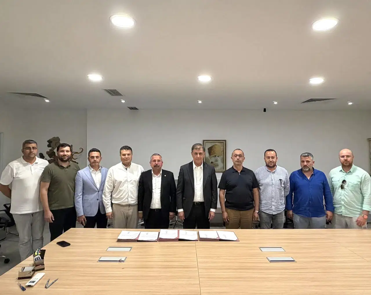 İzmir Büyükşehir Belediyesi 3 bin 300 çalışanı kapsayan toplu iş sözleşmesini imzaladı