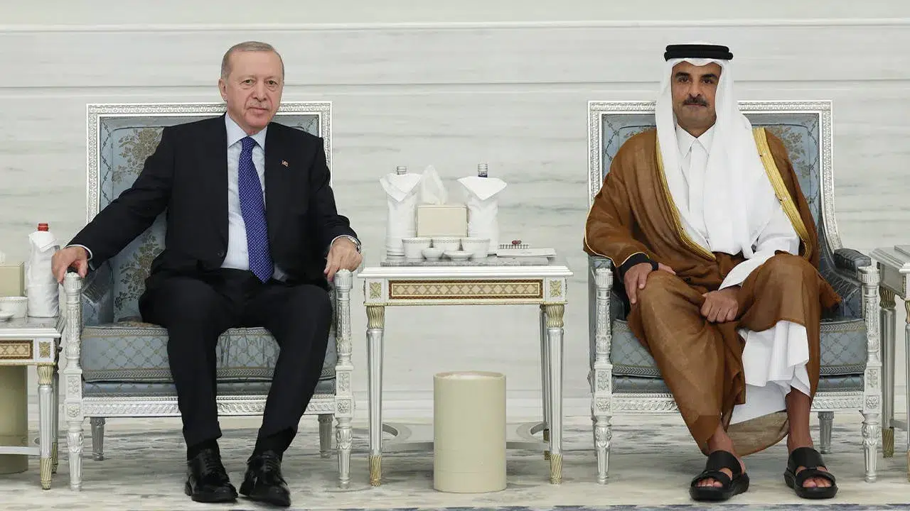 Cumhurbaşkanı Erdoğan eski Katar Emiri için Doha'da taziyede bulundu