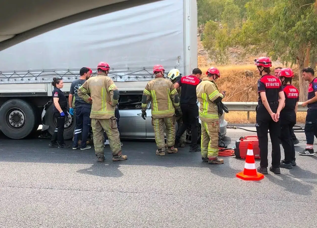 Tıra arkadan çarpan sürücü yaşamını yitirdi