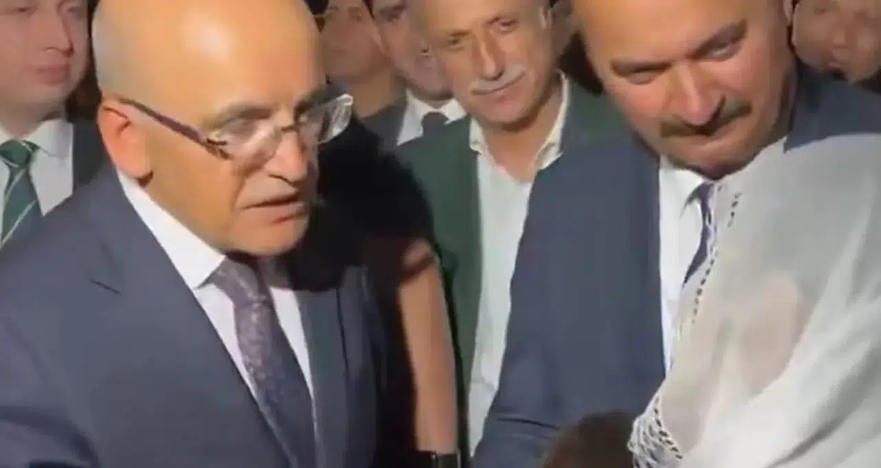 Bakan Şimşek'ten iş isteyen kadına Kürtçe yanıt