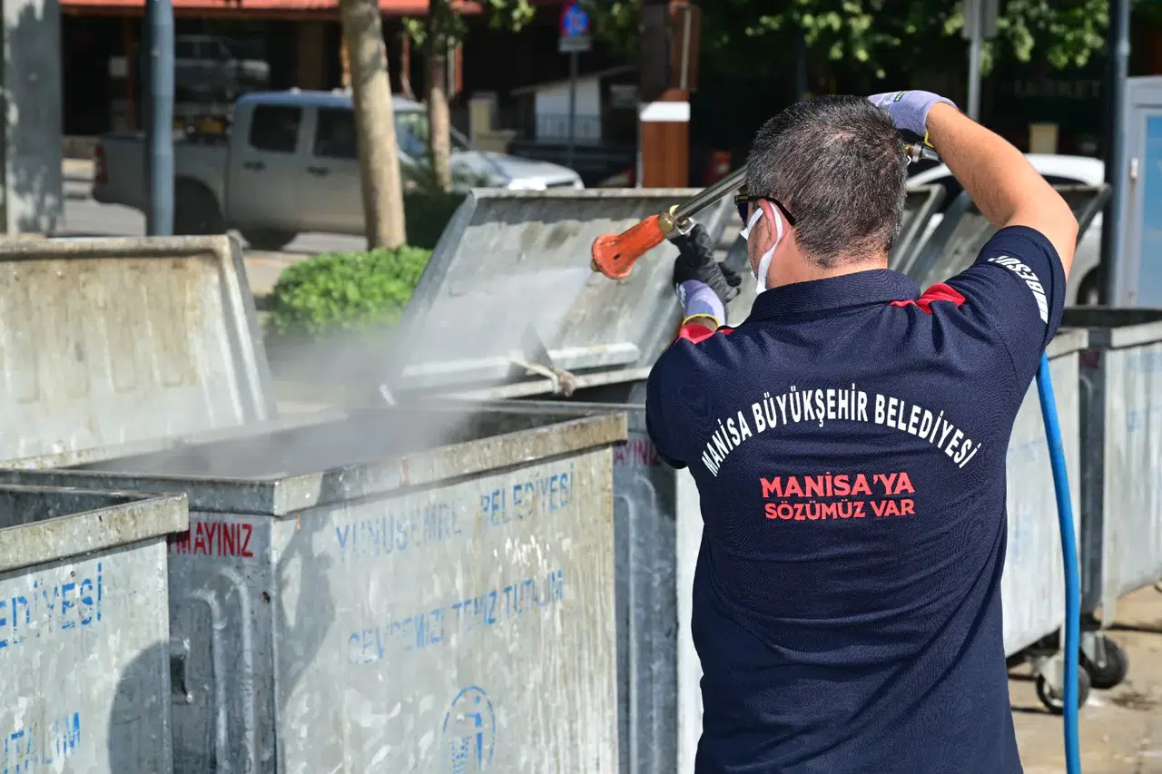 Büyükşehir’den Çöp Konteynerlerinde Temizlik ve İlaçlama Seferberliği