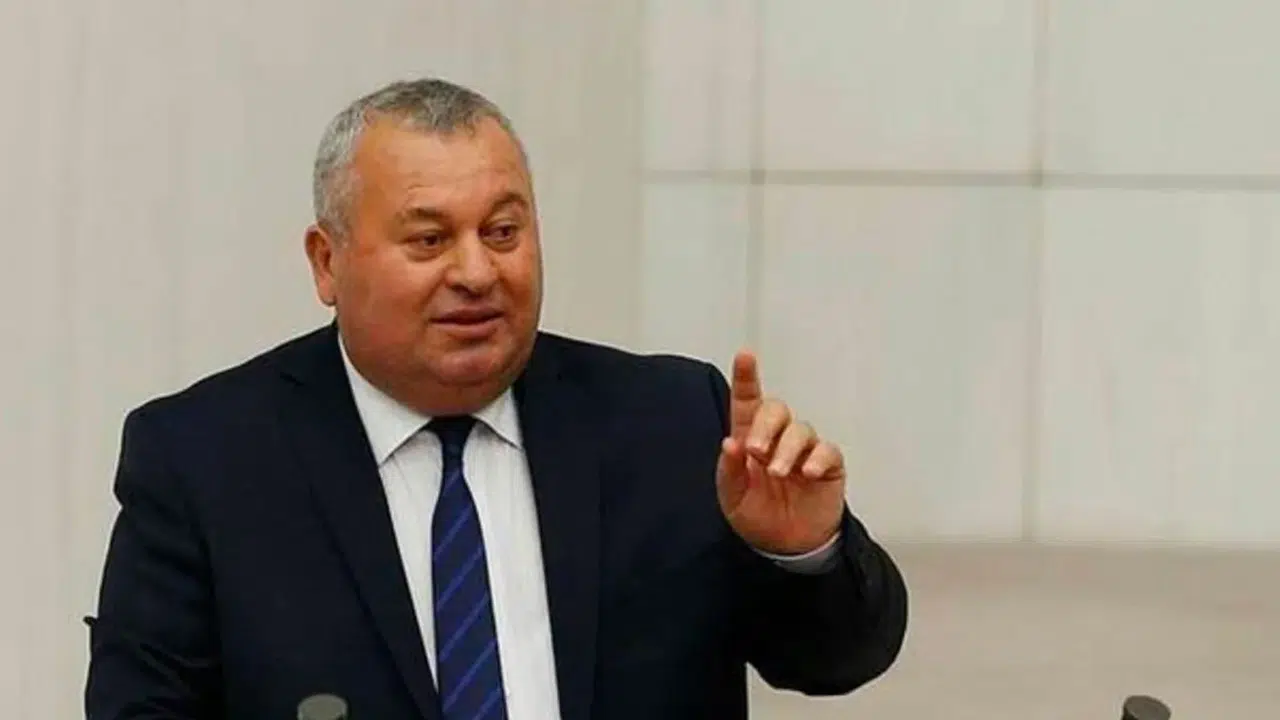 Cemal Enginyurt AK Parti'ye geçeceklere Hürriyet üzerinden gönderme yaptı