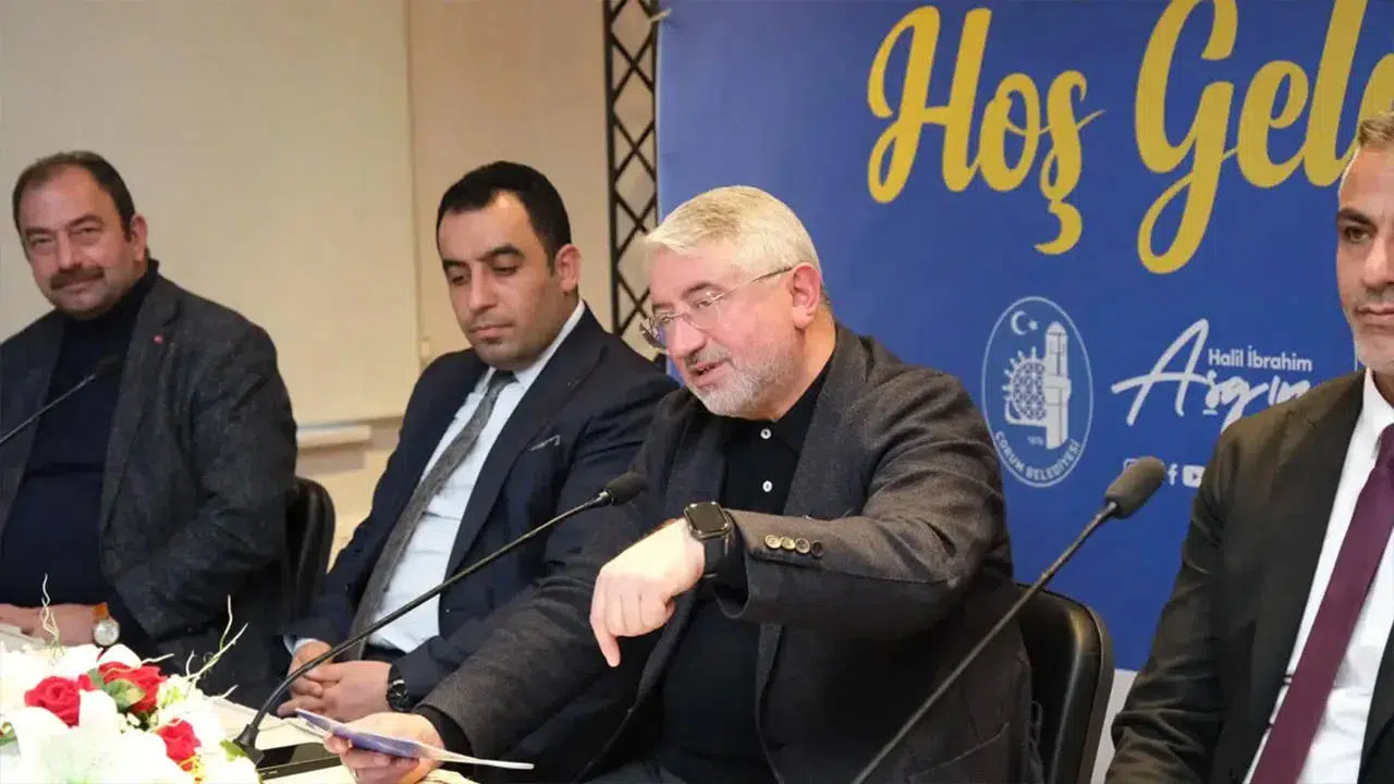 Çorum Belediye Başkanı Aşgın’ın aracı zincirleme kazaya karıştı