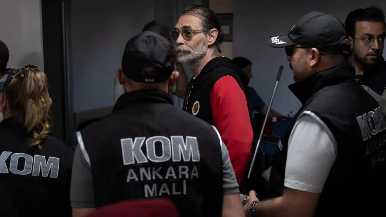 Etimesgut Belediye Başkanı Erdal Beşikçioğlu'nun esrar testi pozitif çıktı