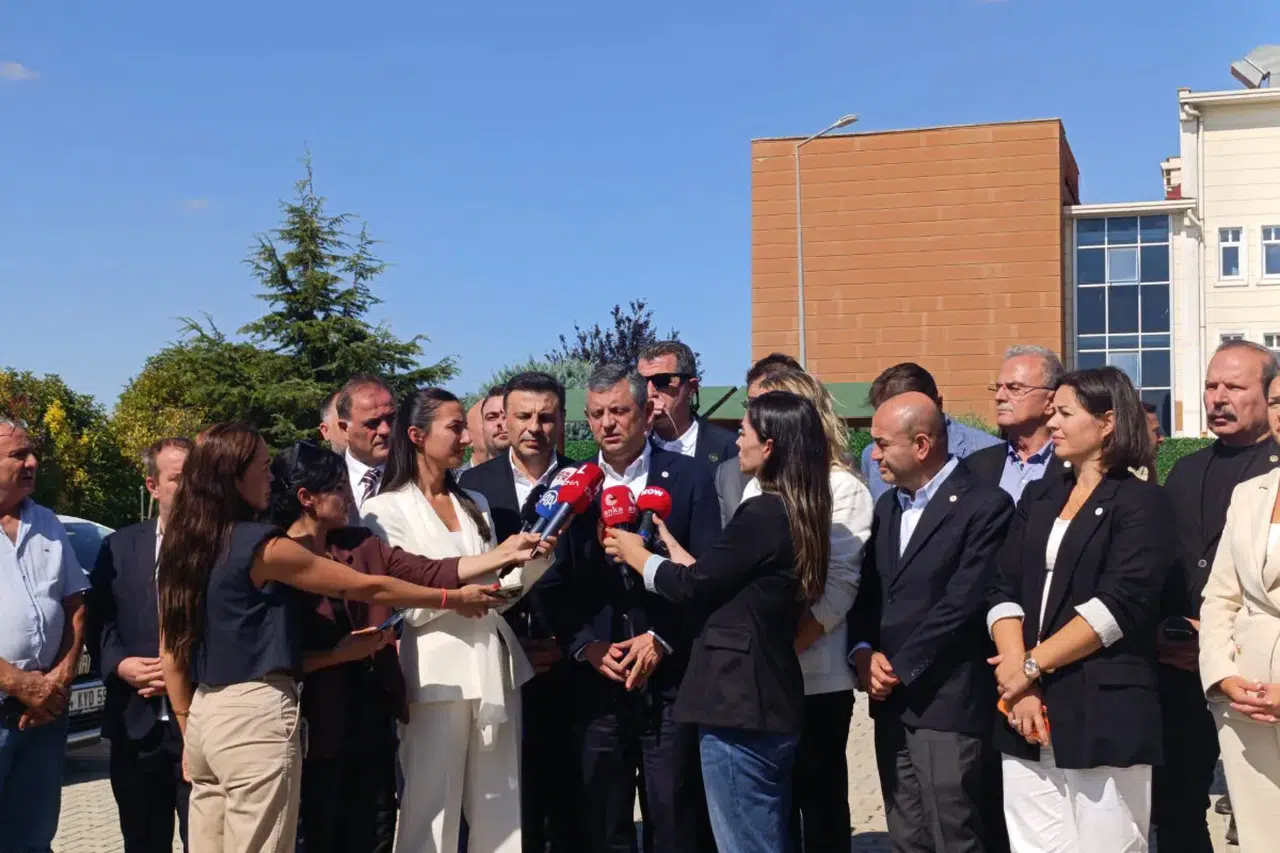 Özgür Özel'den İBB davası yorumu: Etkili savunmalardan korkuyorlar