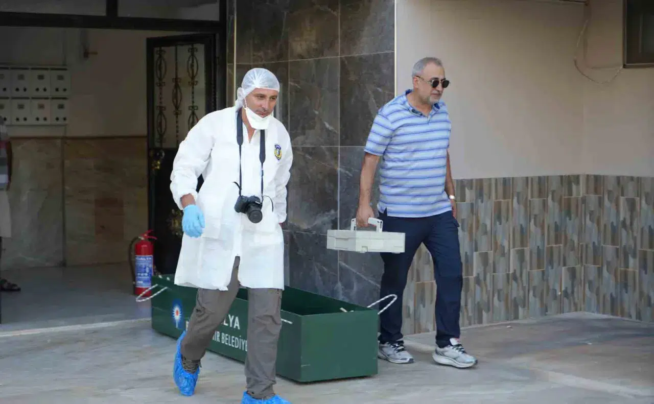 Antalya'da anne ve kızı evinde ölü bulundu