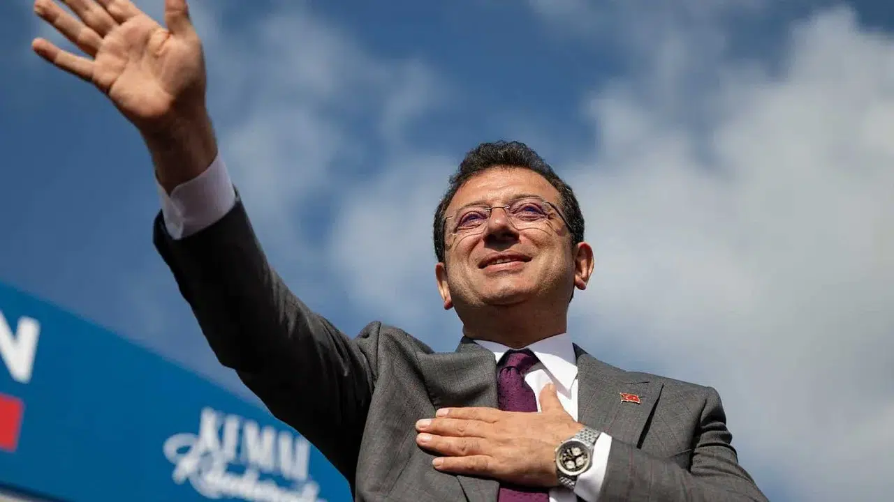 Ekrem İmamoğlu CHP üyeliğini sonlandırarak yeni parti çağrısı yaptı