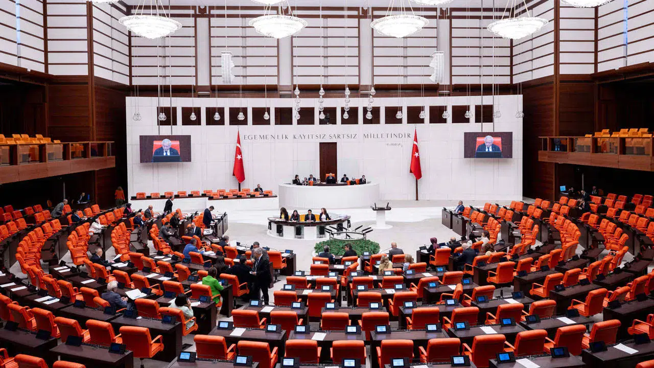 Terörsüz Türkiye teklifi komisyonda izdiham ve tartışmalarla başladı