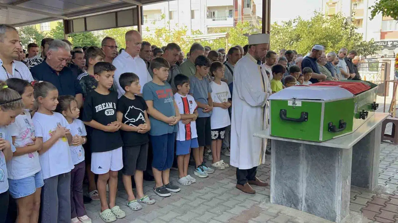 Çanakkale'de böcek ilacı zehirlenmesi iddiasıyla ölen Yusuf Talha defnedildi