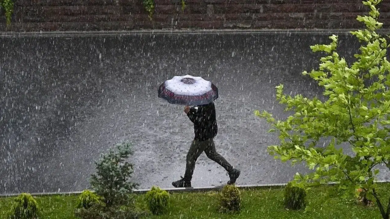 Meteoroloji'den yurdun büyük bölümü için sağanak ve fırtına uyarısı