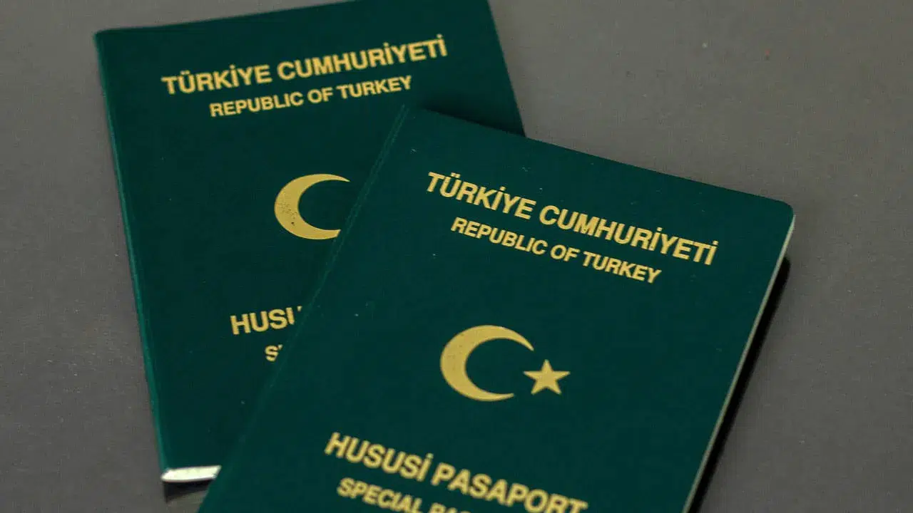 Ulaştırma Bakanı Uraloğlu: Pilot ve kabin memurlarına yeşil pasaport için yeni çalışma yok