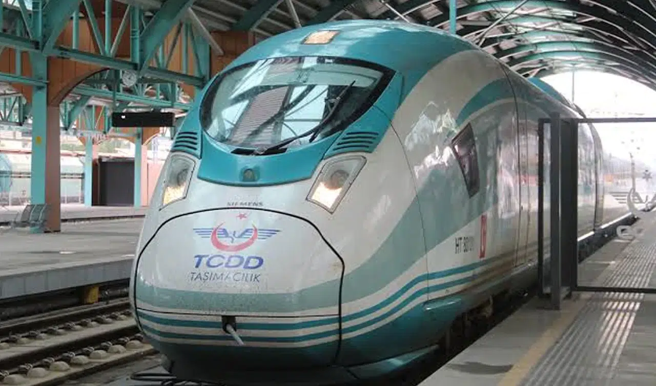 Yüksek Hızlı Tren'de tarih belli oldu: 2 il arasındaki 7 saatlik yolculuk 1 saat 45 dakikaya düşecek!