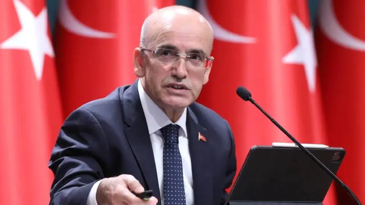 Mehmet Şimşek 7 aylık verileri duyurdu: Borç çevirme oranı düştü, faiz dışı fazla arttı