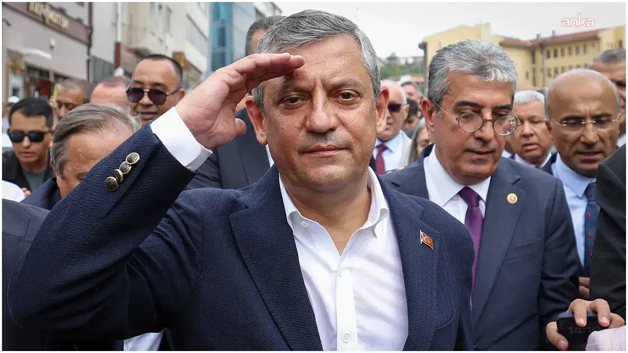 Özgür Özel'den vatandaşlara YENİ Parti'ye üyelik çağrısı