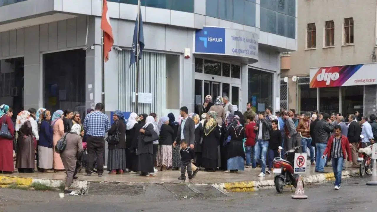 DİSK-AR raporu: İşsizlik Fonu'nun yarısı işverenlere aktarıldı