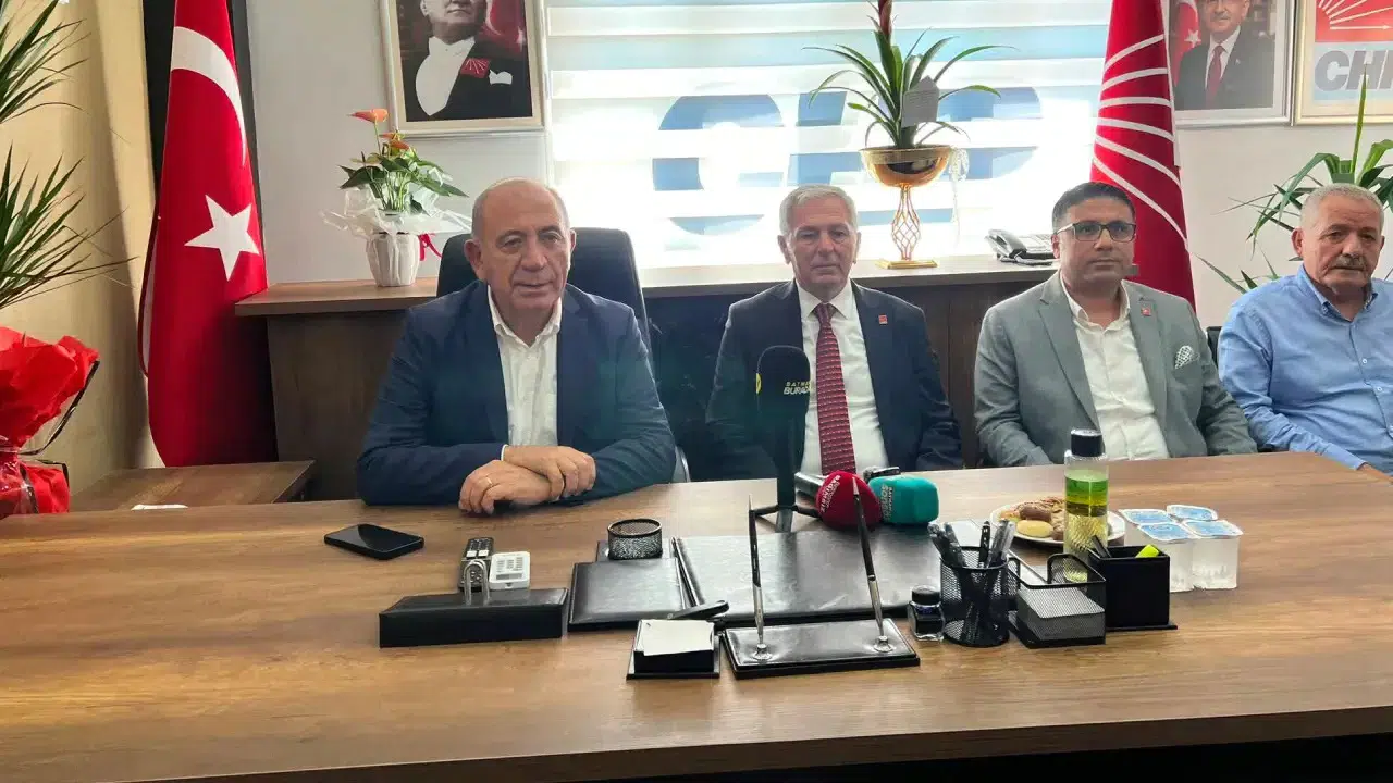 Gürsel Tekin'den parti değiştiren başkanlara nitelikli dolandırıcılık suçlaması