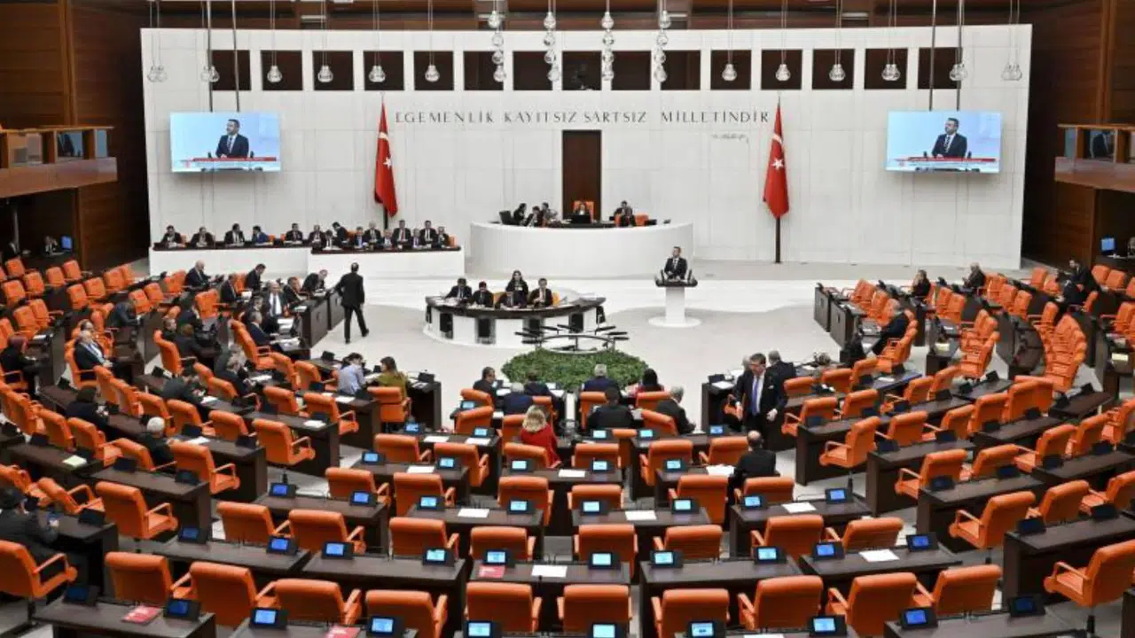 Bakanlıkların yanıtsız önergeleri için Meclis'ten altı uyarı gitti