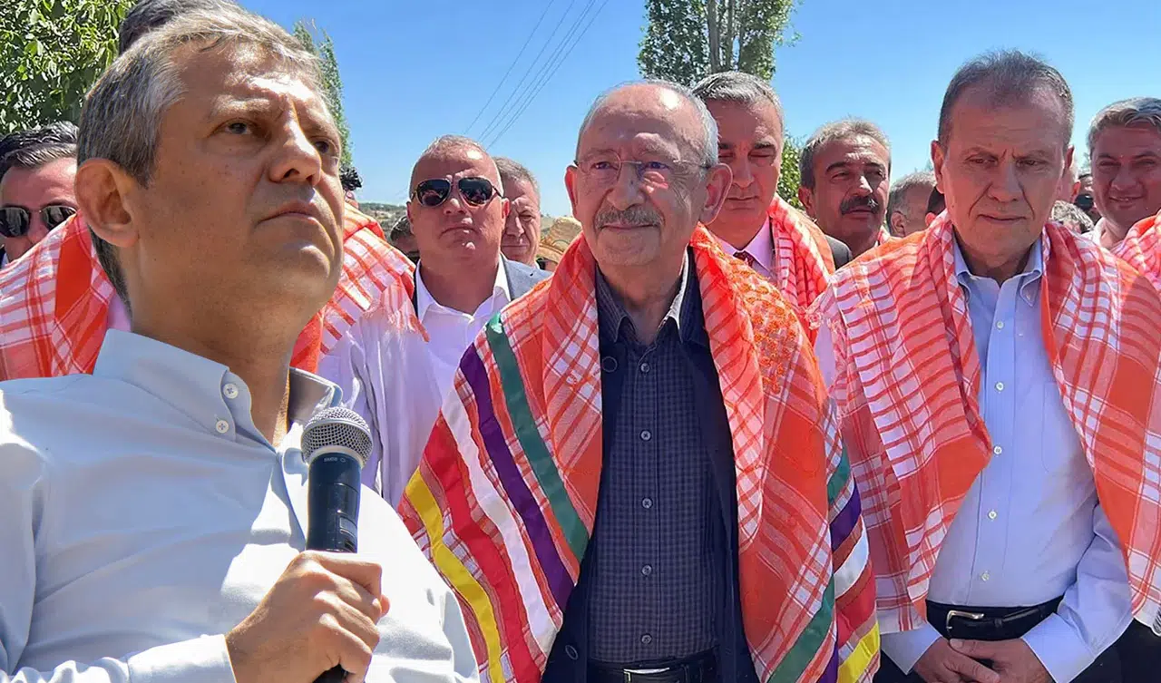 Vahap Seçer'den Özgür Özel'e telefon: 'Genel başkanım olarak size eşlik ederim'