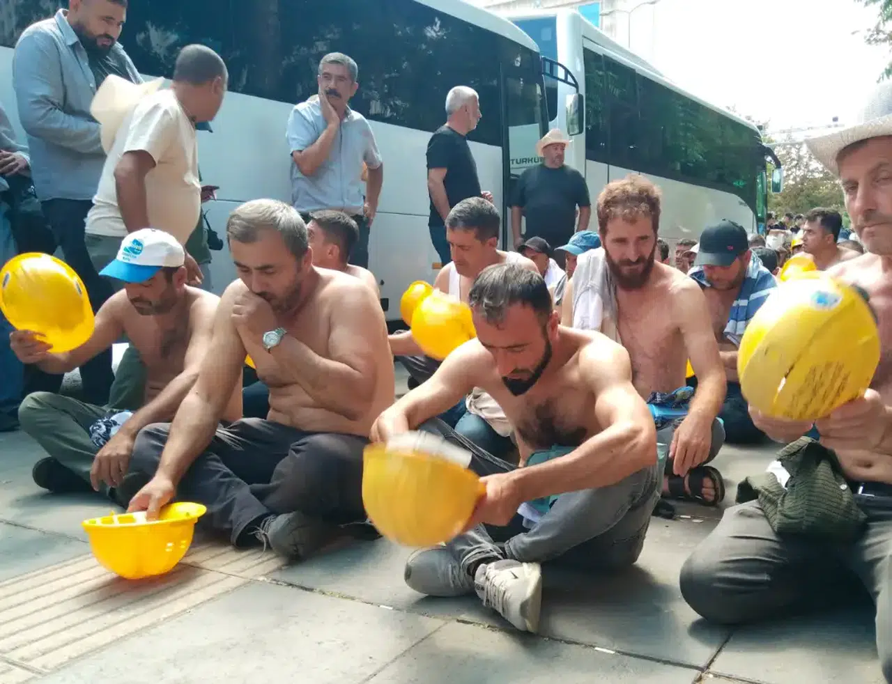 Madencilerden Enerji ve Tabii Kaynaklar Bakanlığı önünde eylem