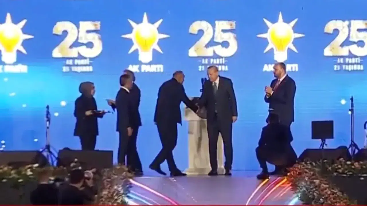 AK Parti 25. yılını Ankara'da kutluyor, 3 milletvekili 2 belediye başkanı partiye katıldı!