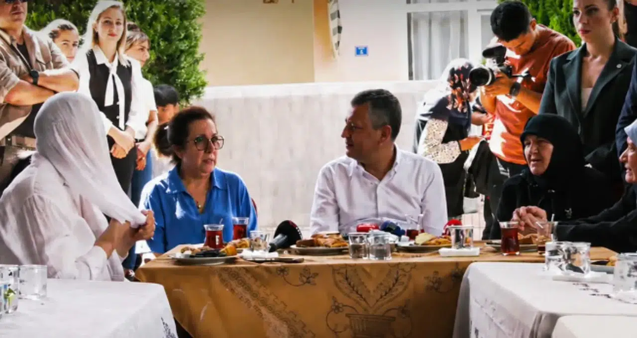 Özgür Özel'in seçim sürprizi: Ev hanımları devlet sigortasıyla emekli olacak