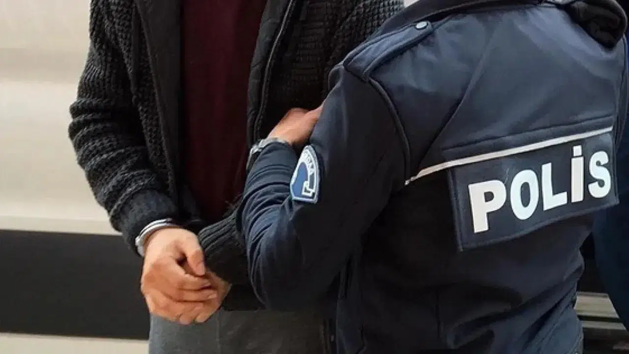Antalya havalimanı otoparkında Gürcistanlı kadını öldüren emekli polis tutuklandı