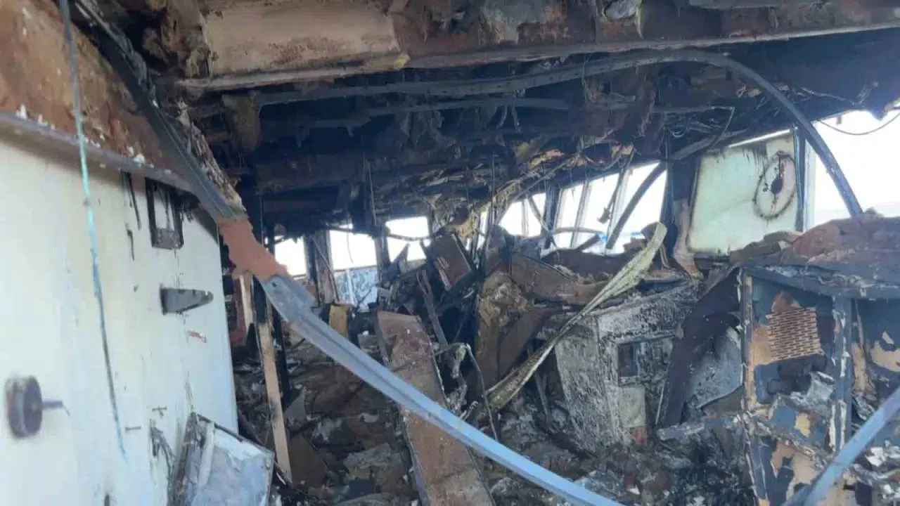 Rusya'da vurulan Türk gemisinin içindeki hasar görüntülendi