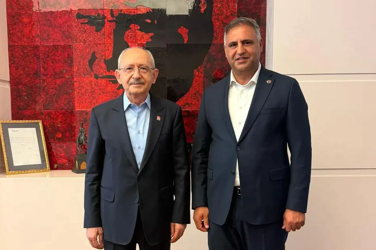 Seccade fotoğrafıyla gündeme gelmişti, CHP İlçe Başkanı oldu