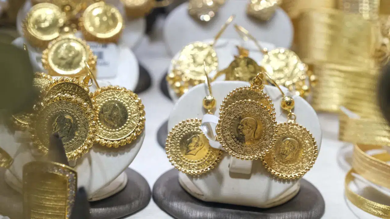 Standart altın kilogram fiyatı 6 milyon 855 bin liraya geriledi