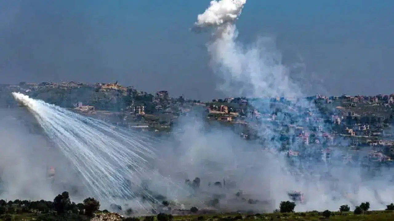 İsrail, Lübnan'ın güneyinde fosfor bombalarıyla zeytinlikleri yaktı