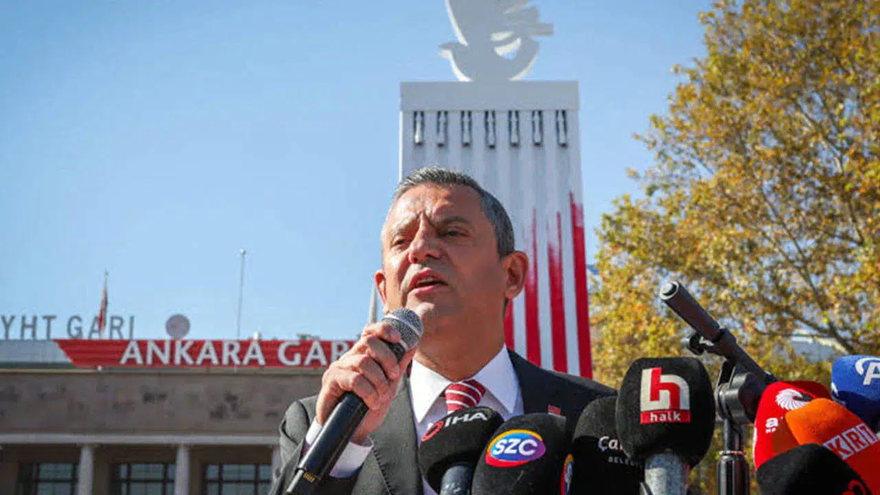 Özgür Özel: Gar katliamında kamu görevlileri yargılanmalı, zamanaşımı tehlikesi var