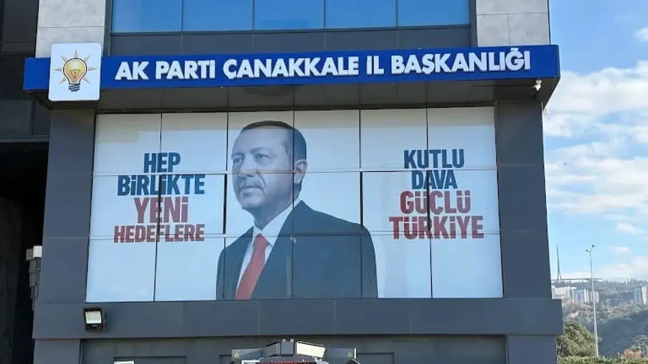 Ak Parti üyeleri toplantı sonrası tartıştı, parti açıklama yaptı
