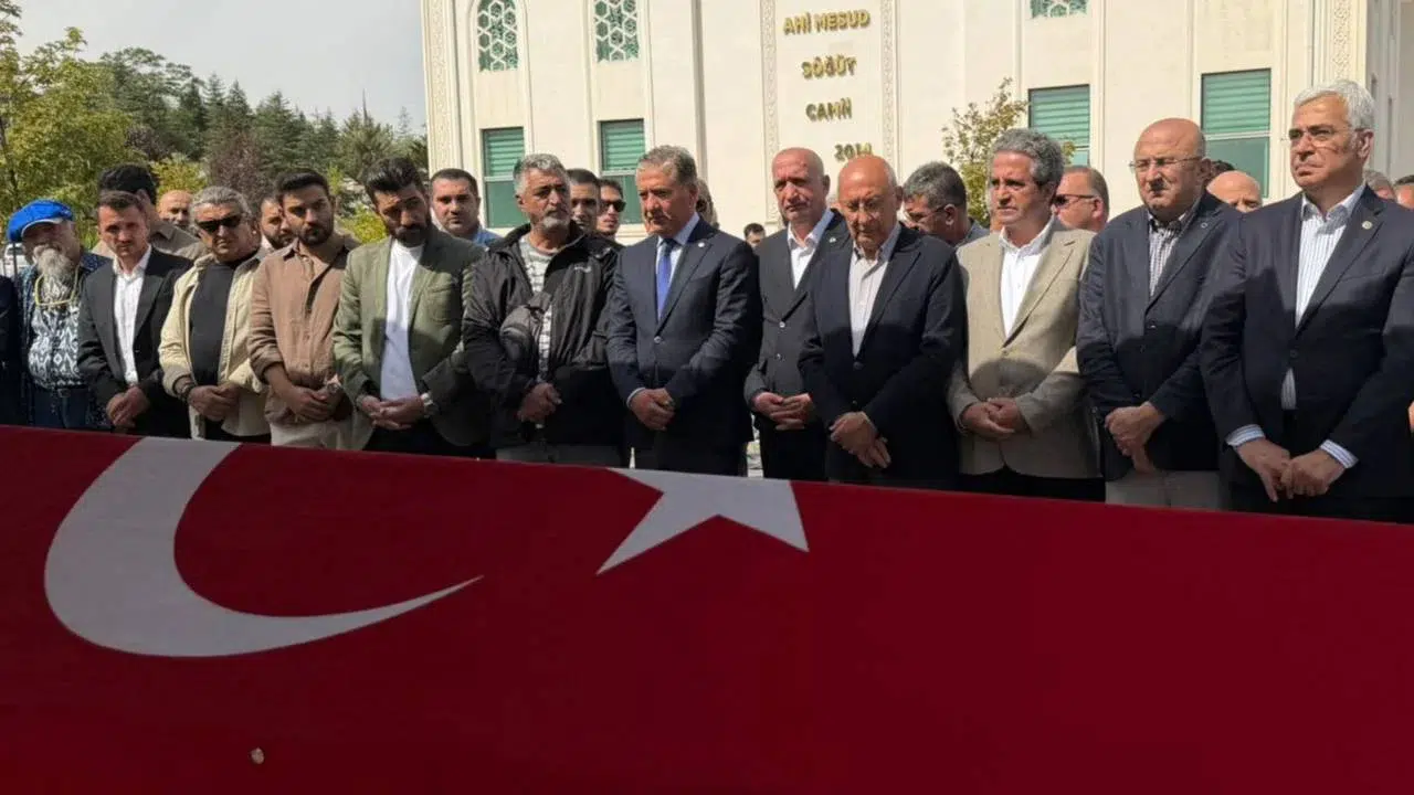 Ankara'da AYM önünde intihar eden emekli polis Ali Şekeroğlu son yolculuğuna uğurlandı