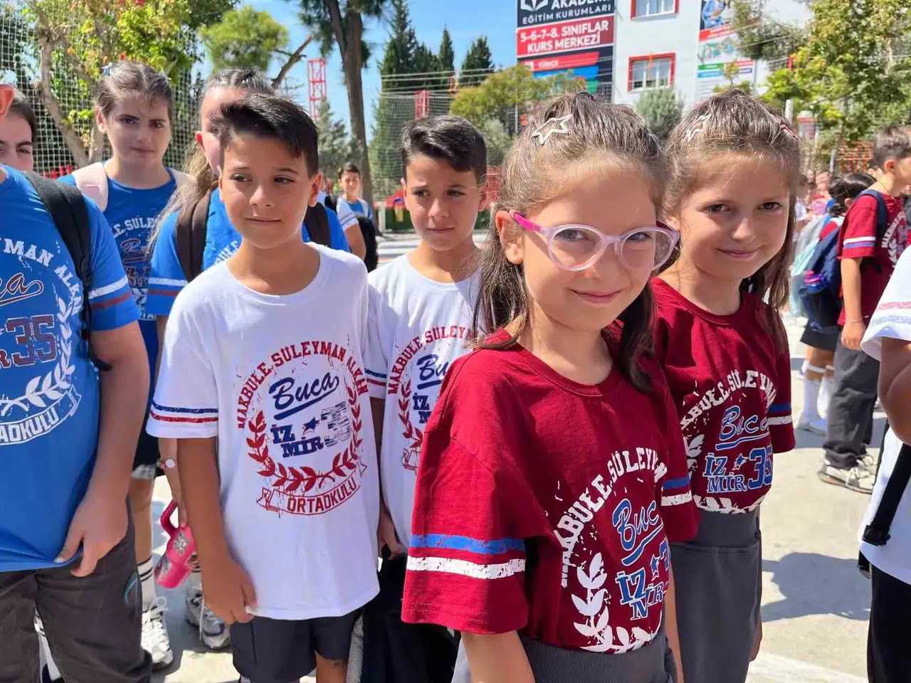 İzmir'deki 'ikizler okulunda' 27 çift öğrenci eğitim görüyor