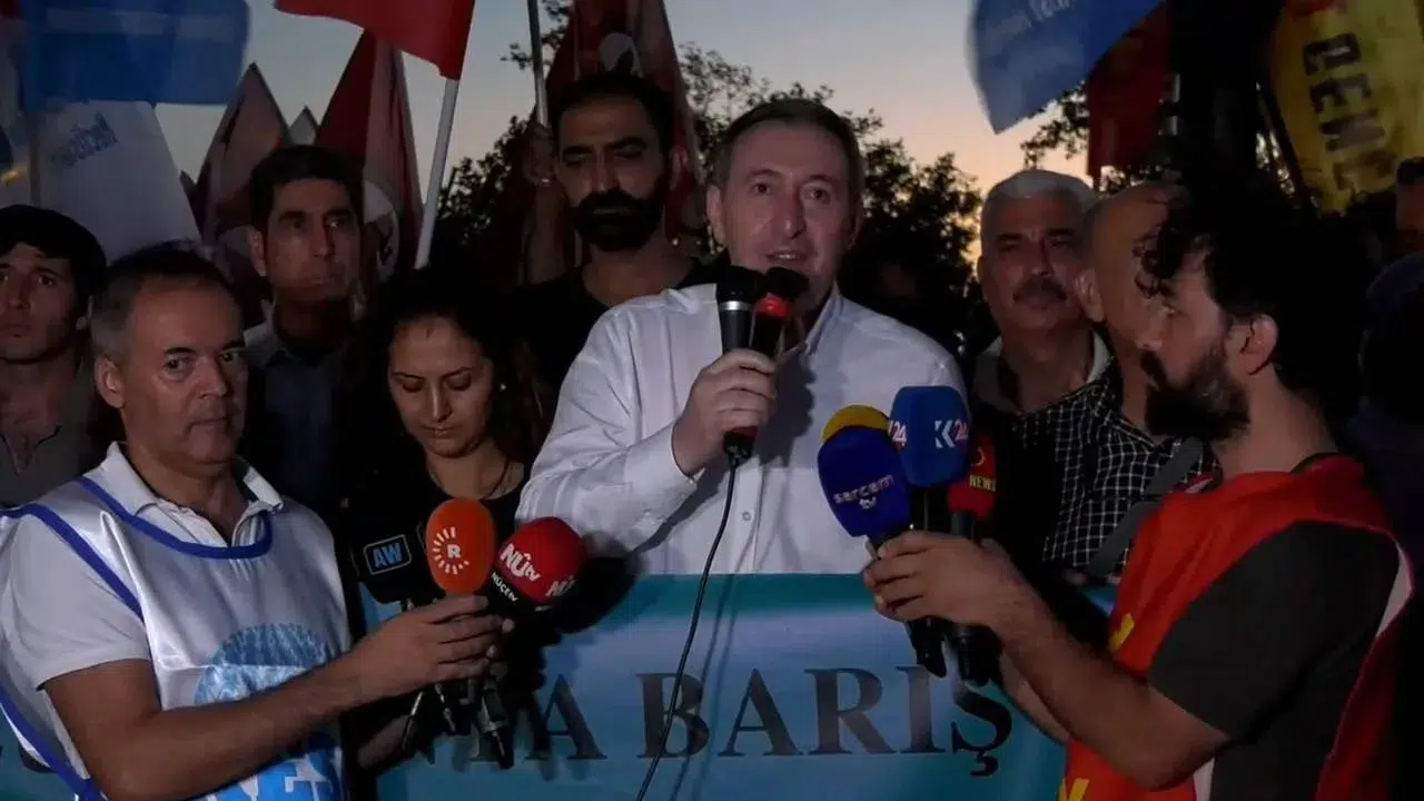 DEM Parti Eş Genel Başkanı Bakırhan: Barış imkanını demokrasiye evriltmek 86 milyonun sorumluluğu
