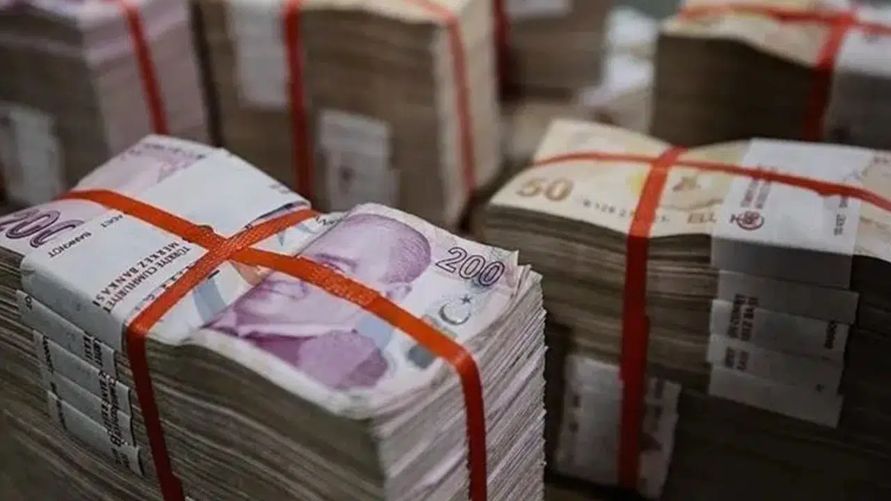 Merkezi yönetim bütçesi Ağustos'ta fazla verdi, 8 aylık açık 1,3 trilyon lirayı aştı