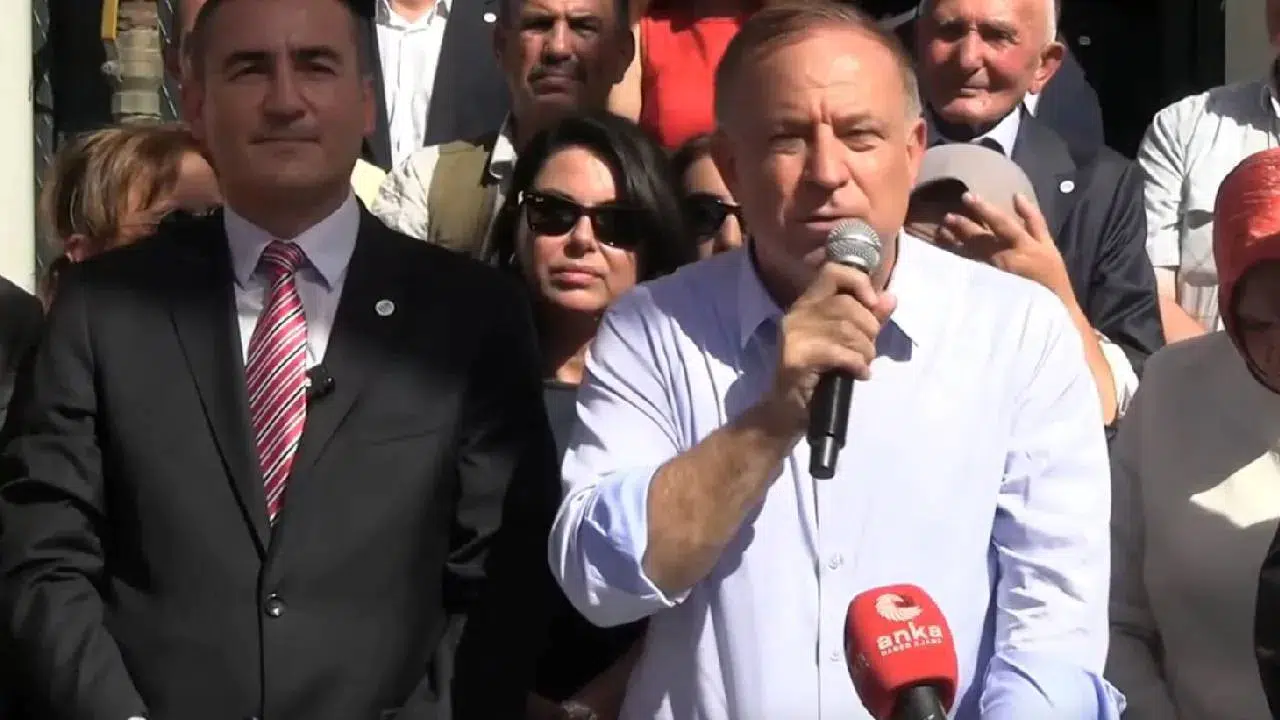Yeni Partili Zeybek: Yapmadıkları köprü ve otoyolları özelleştiriyorlar
