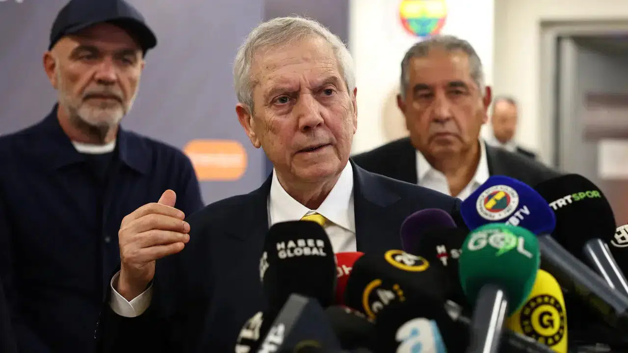 Fenerbahçe, Aziz Yıldırım'ın soyunma odasına indiği iddialarını yalanladı