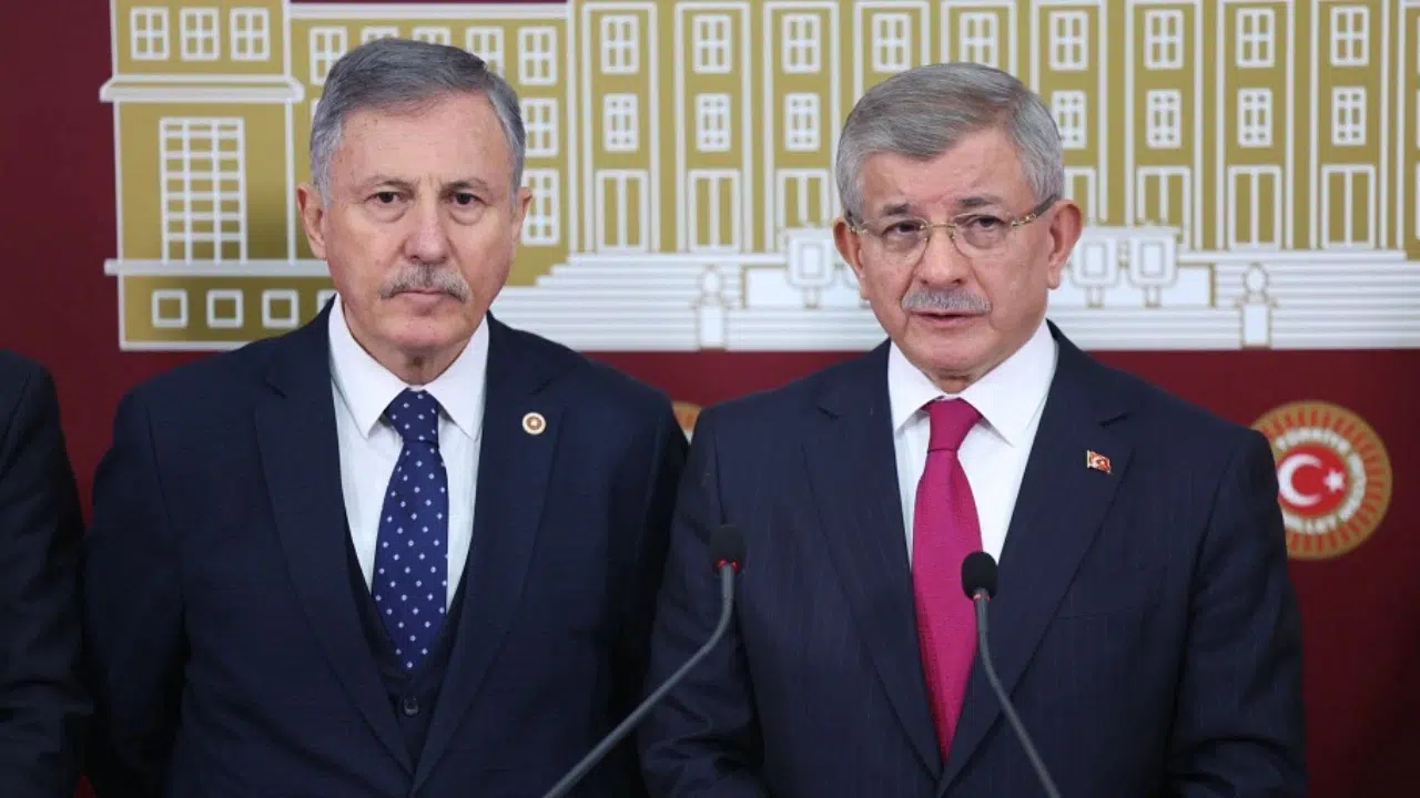 Selçuk Özdağ: Davutoğlu dükkân kapatır gibi parti kapattı