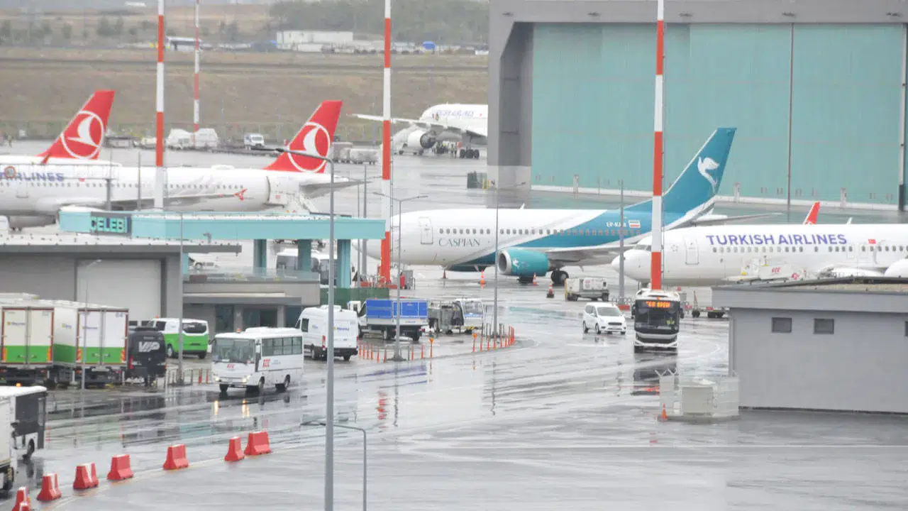 İstanbul Havalimanı'nda haczedilen İran uçağı apronda bekliyor