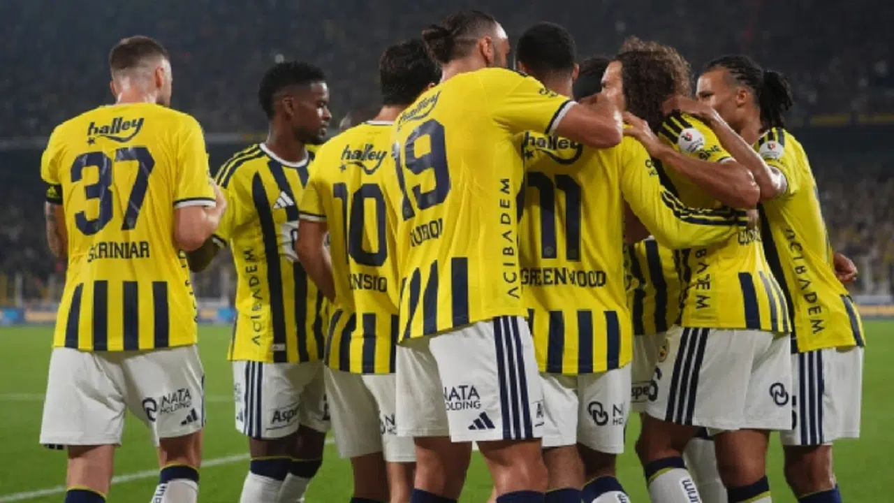 Fenerbahçe'de 4 isimle yollar ayrılıyor