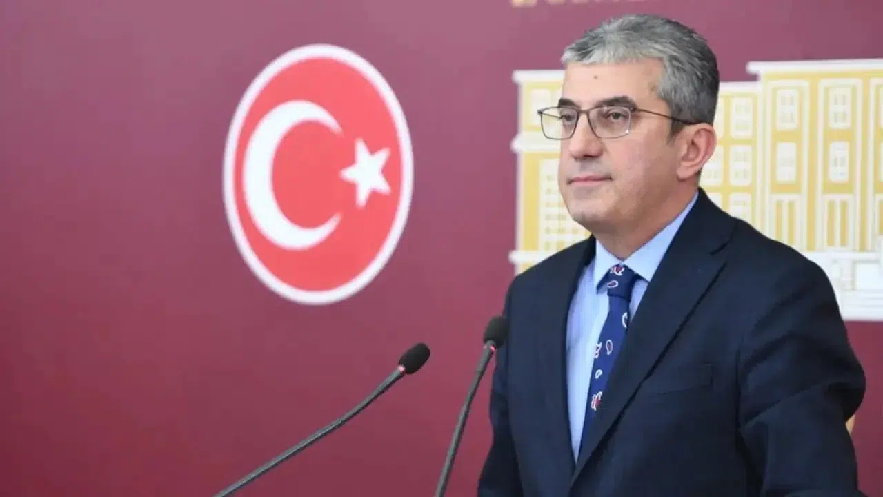 Gökhan Günaydın: Her dört ekmeğimizden üçünü çalan Şimşek ve ağababalarıdır