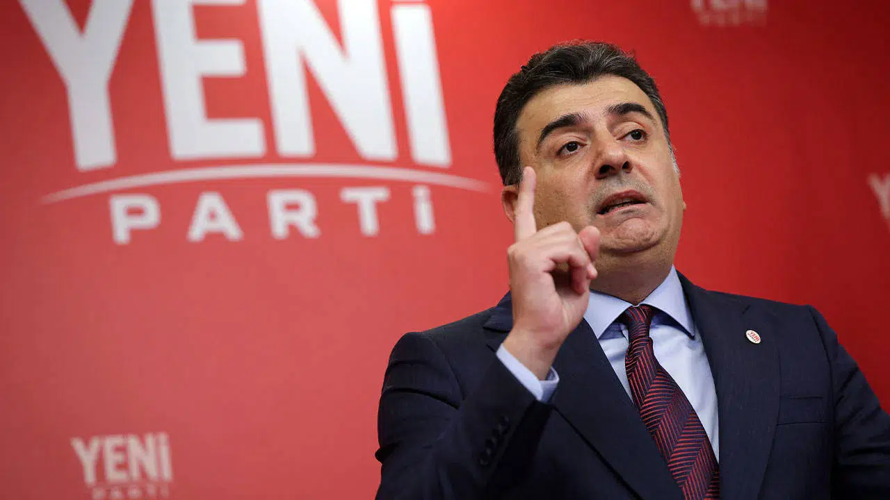 Zeynel Emre: CHP sitesinden Özel'in açıklamasının silinmesi Saray ile işbirliğidir