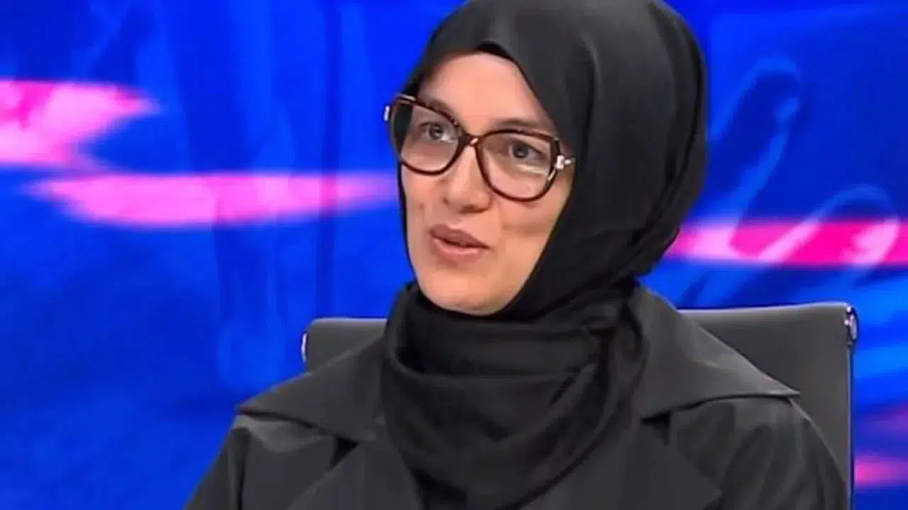 Aysun Ayhan: VakıfBank kızımı başörtüm yüzünden almadı