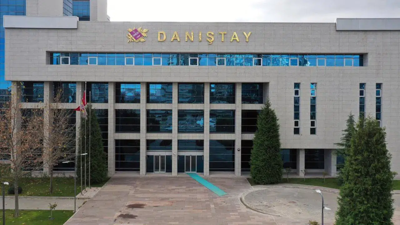 Danıştay, rüşvet yerine lastik iddiasını reddedip amirin meslekten atılmasını onadı